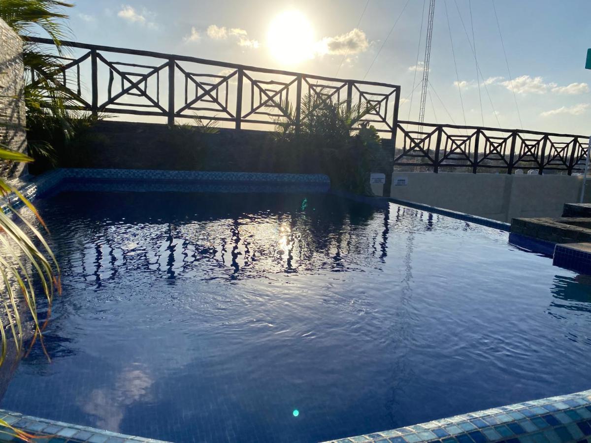 Hotel Suites La Roca Cancun Bagian luar foto